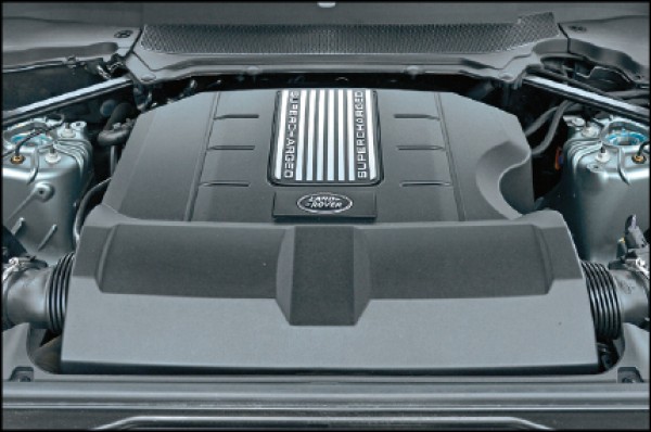 這具3.0升SI6缸內直噴櫓式雙渦流增壓引擎，可輸出340匹最大馬力與45.9公斤米峰值扭力，國內能源局公布的平均油耗為8.7公里／公升，符合該排氣級距小客貨兩用車的第3級。