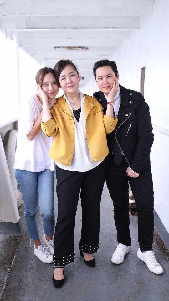 房思瑜（左）與恬妞（中）因拍戲建立好交情。（TVBS提供）