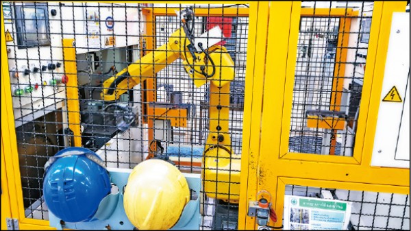 大金泰國壓縮機智慧化工廠，人力節省和產能提升均達到過去的3.4倍。