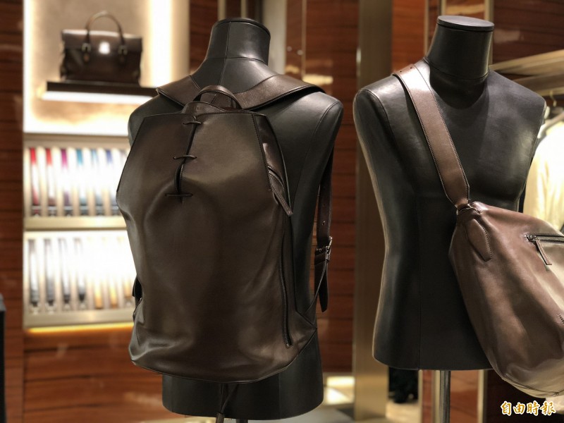 Berluti Alessandro後背包，設計靈感來自品牌標誌性的Alessandro鞋款。（記者方惠宗攝）