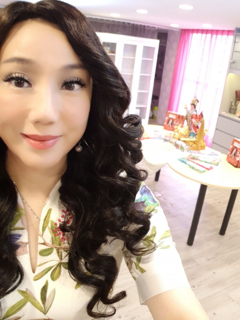 沈嶸本身愛吃蕉及荔枝。（沈嶸提供）