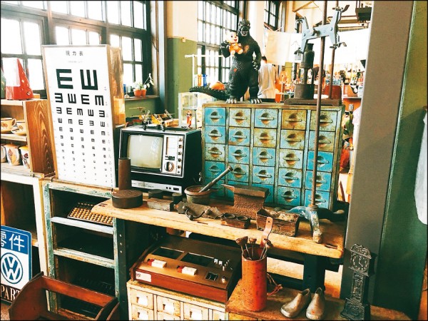 「台北蚤之市」讓古物、古著、古玩具等物品再次遇到喜愛的人。