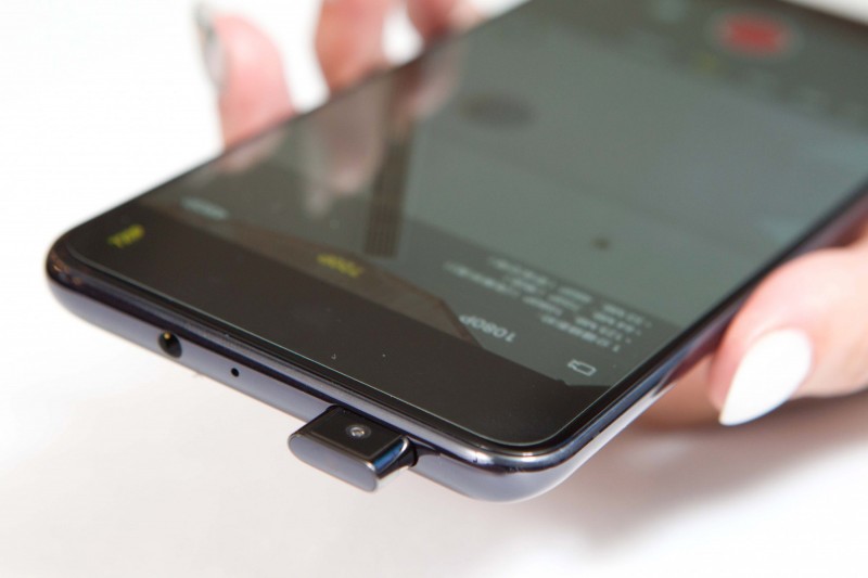 vivo NEX主打前升降鏡頭。（vivo提供）