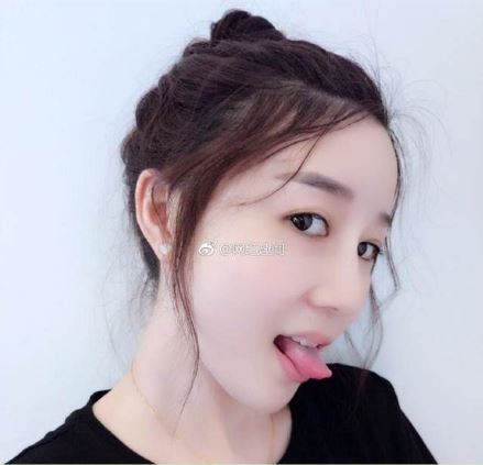 網友瘋傳疑似小三的女子照片。（翻攝自微博）