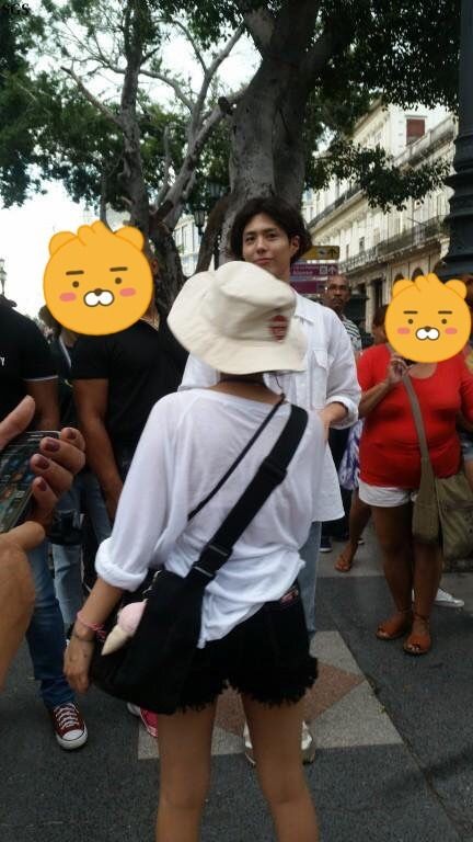 朴寶劍頂著一頭中分捲髮，依舊相當帥氣。（翻攝自IG）