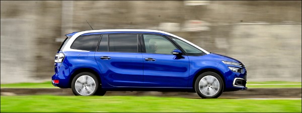 Grand C4 Picasso驅策起來順暢有力，由靜止加速至時速百公里需時10.1秒，加速性能尚稱不惡；法系轎旅車穩健不失Q勁的行車動態，更讓體驗過的家庭買家讚不絕口。