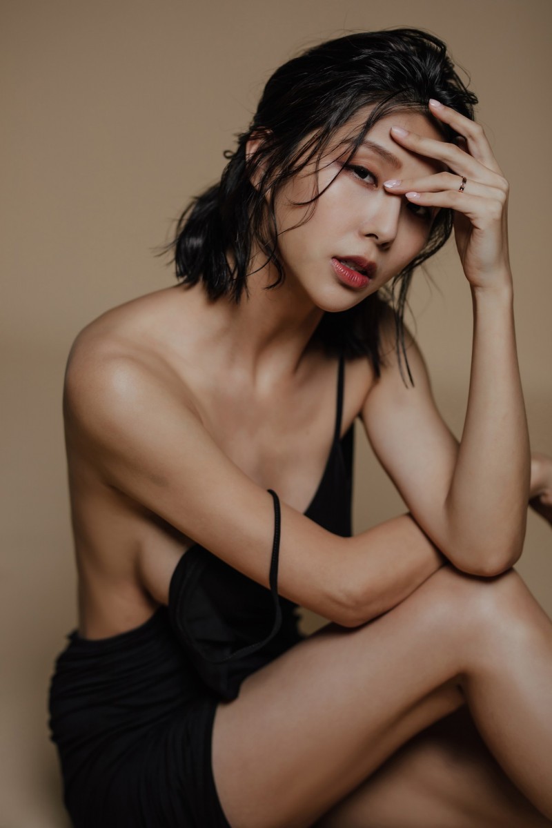 詹乃蓁產後鏟肉17公斤，拍攝寫真大秀好身材。（伊林提供）