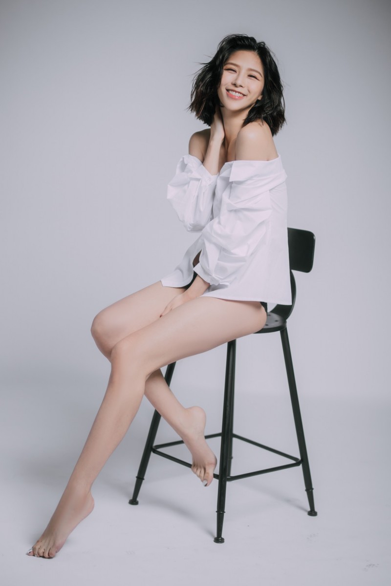 詹乃蓁產後鏟肉17公斤，拍攝寫真大秀好身材。（伊林提供）