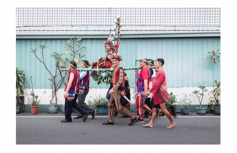 馬志翔先前和圈外女友舉行原住民傳統文定儀式。（翻攝自喜喜鵲影像工作室臉書）