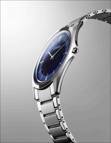 CITIZEN Eco-Drive One AR5030-59L，125,000元。