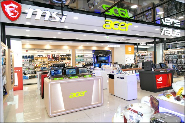 全國電子旗下Digital City南京松江店昨日開幕，主打3C，開設各大資通訊年度旗艦機都可以在這裡選購。