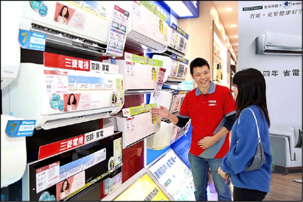 全國電子Digital City南京松江店設有各名牌最新款大尺寸電視、滾筒洗衣機、多門冰箱、冷氣等專區，並網羅小米、dyson等潮牌家電。