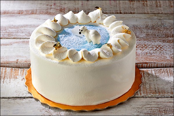 台北美福大飯店─Moment café& bakery水果優格耶誕蛋糕（7吋），1,180元。