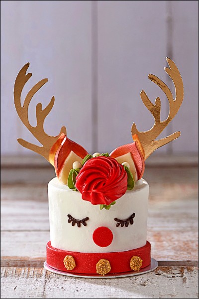 台北美福大飯店Moment café& bakery，水果優格耶誕蛋糕，250元。