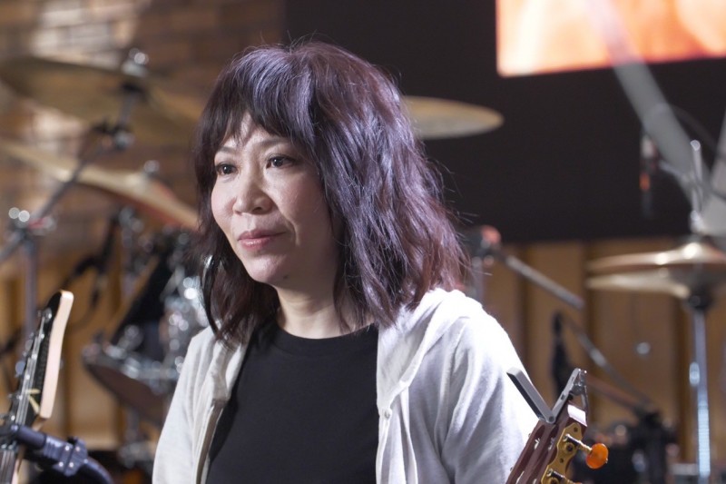 張啟娜睽違30年回到螢光幕前。（公視提供）