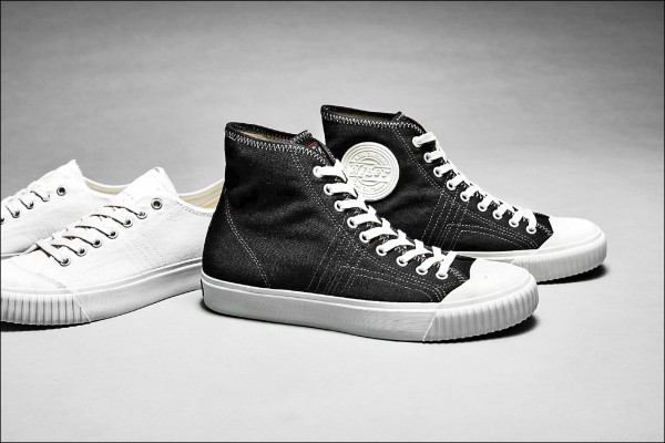Onitsuka Tiger OK Basketball復刻款，本月推出基本色系高、低筒款式。高筒款，2,500元；低筒款，2,300元。