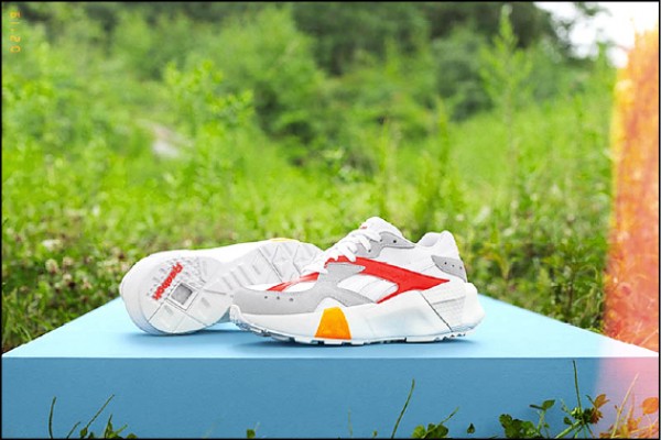 REEBOK × GIGI HADID AZTREK鞋款，3,050元。