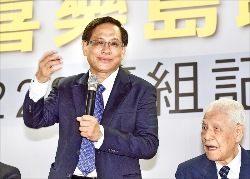 民視母公司、最大股東「民間投資公司」昨下午召開董事會，換掉董事長郭倍宏（左）。（資料照）