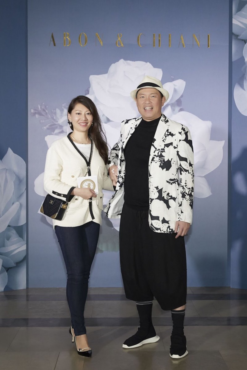 曾國城（右）。（華研提供）