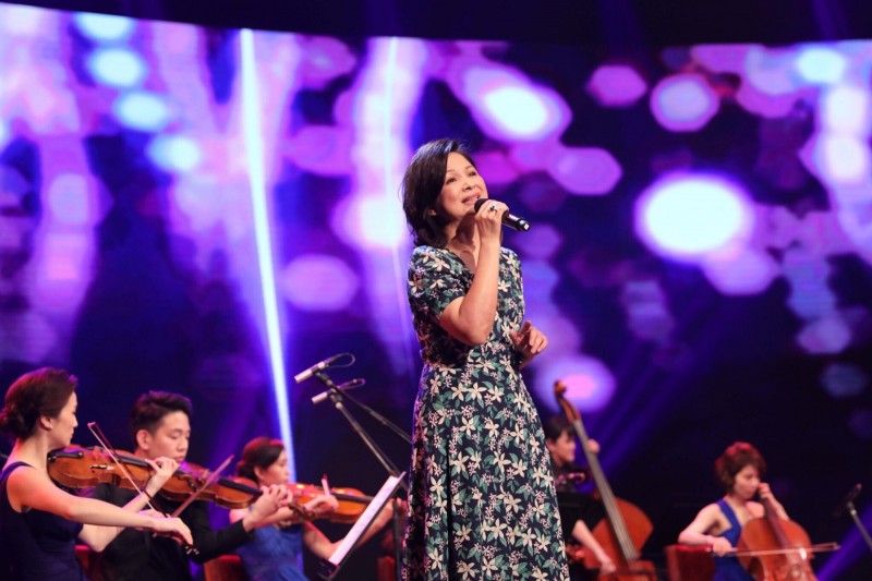 楊貴媚選唱《甲你攬牢牢》獻給媽媽。（民視提供）