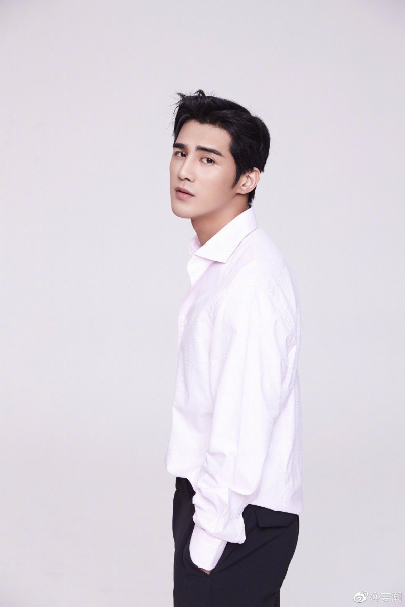 姜潮被爆已和麥迪娜結婚。(翻攝自姜潮微博)