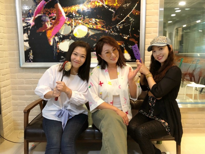 （左起）黃妃、王瑞霞、秀蘭瑪雅嚴格執行瘦身計畫。（勝駿娛樂提供）