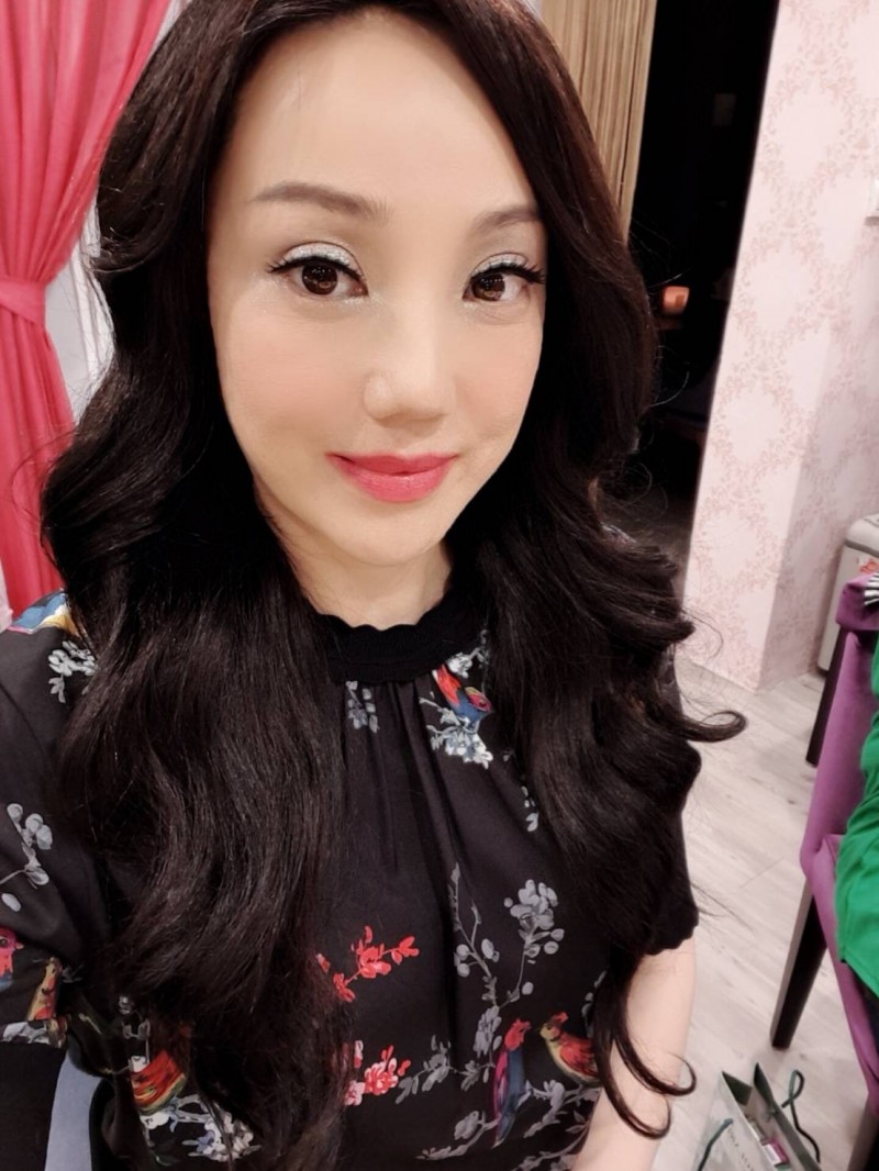 沈嶸（圖）對麻衣、王泉仁進行通靈。（沈嶸提供）