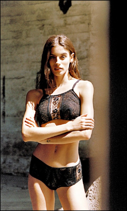 Passionata Holala系列，波西米亞風圖騰設計，無背扣。內衣2,480元。