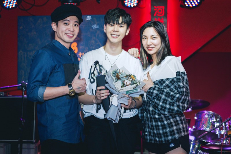 侯彥西（左）和高雋雅（右）特地現身來支持柯朋宇。（衫朋娛樂提供）