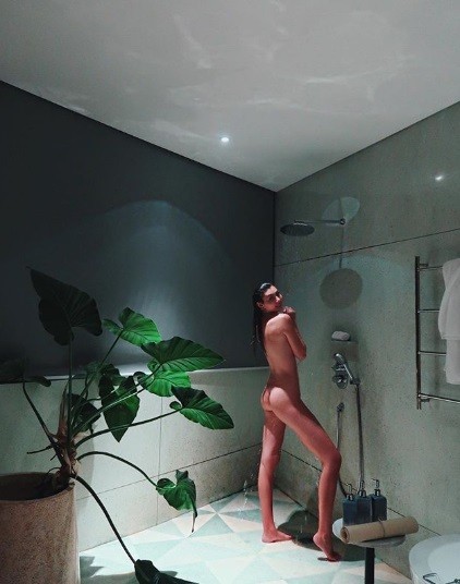 王麗嘉曬裸照讓爸爸相當頭痛。（翻攝自王麗嘉IG）