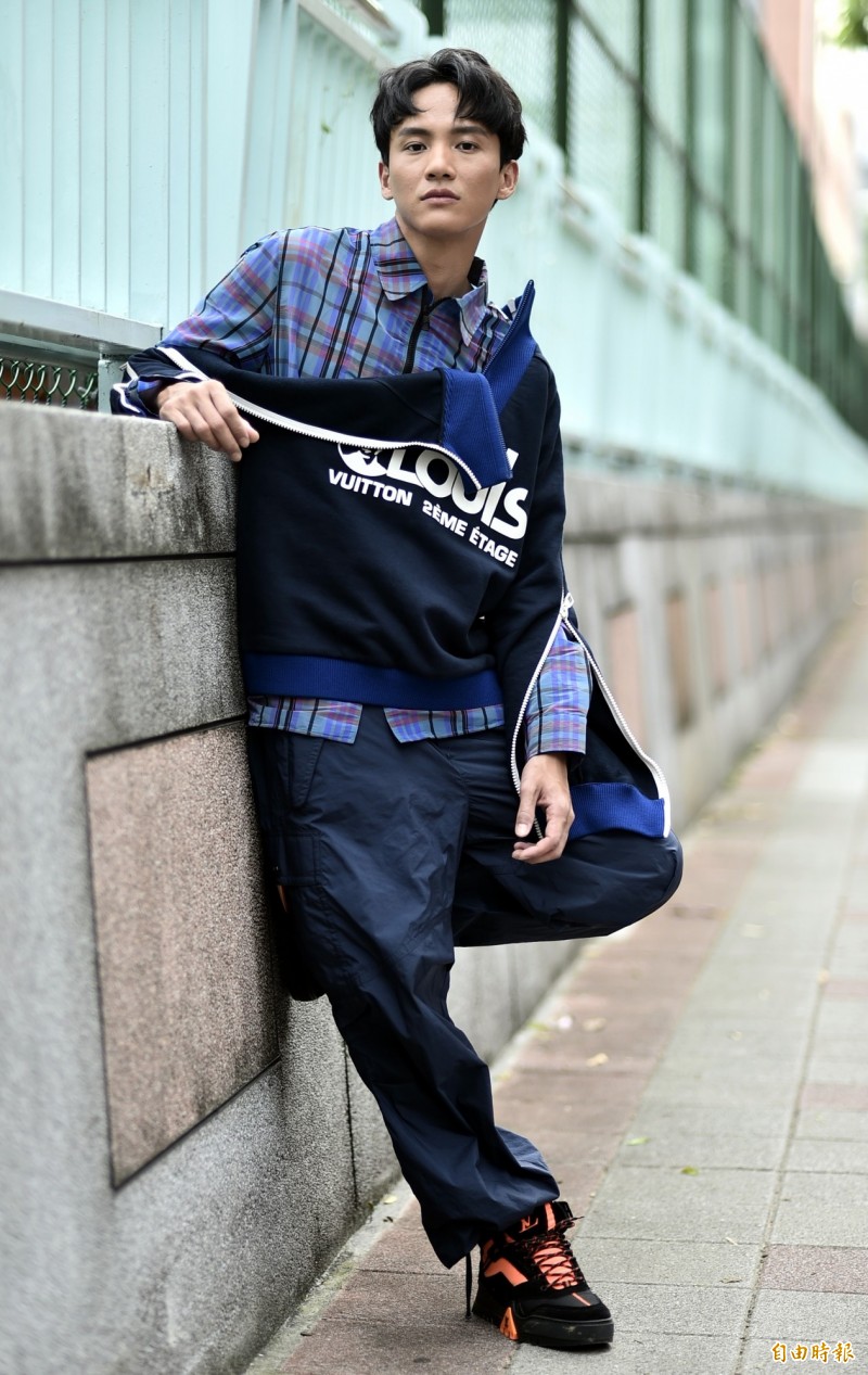 曹晏豪歷經情傷之後，人生觀變得更開闊。（記者陳奕全攝）