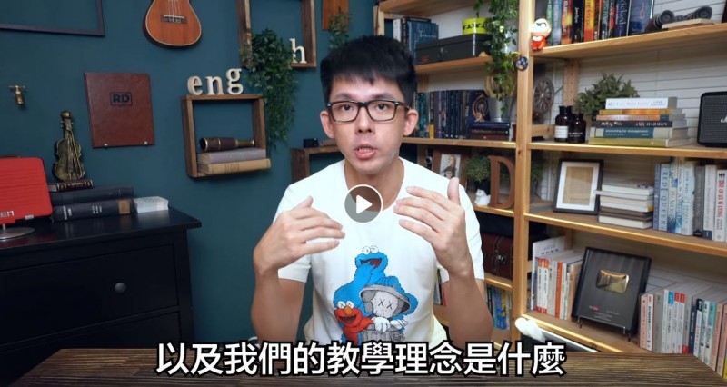 阿滴拍片宣布將開補習班。（翻攝自臉書）