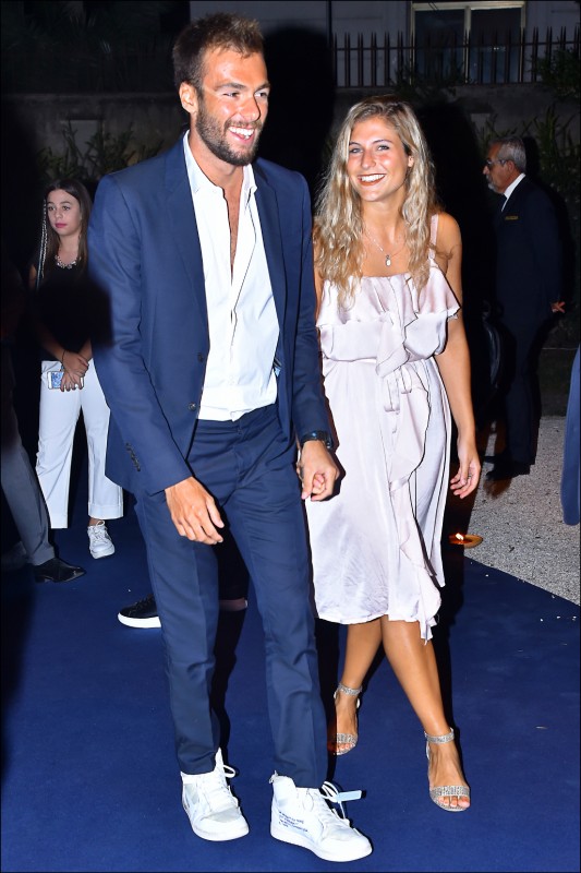 Greg也是時尚圈紅人，圖為他與女友Letizia出席一場在羅馬舉行的晚宴。（達志影像）