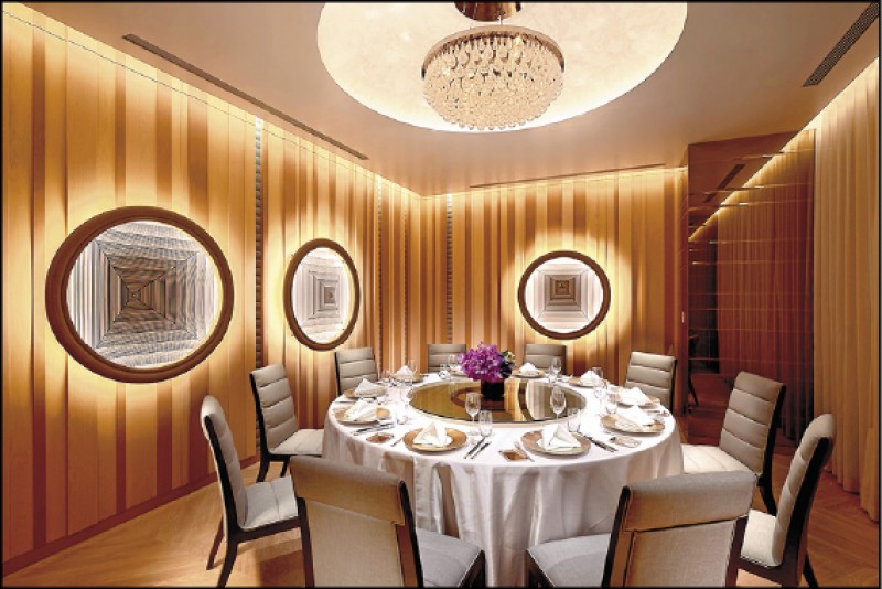 台北萬豪酒店宴客樓中餐廳，用餐空間隱密、舒適，且有現代感。