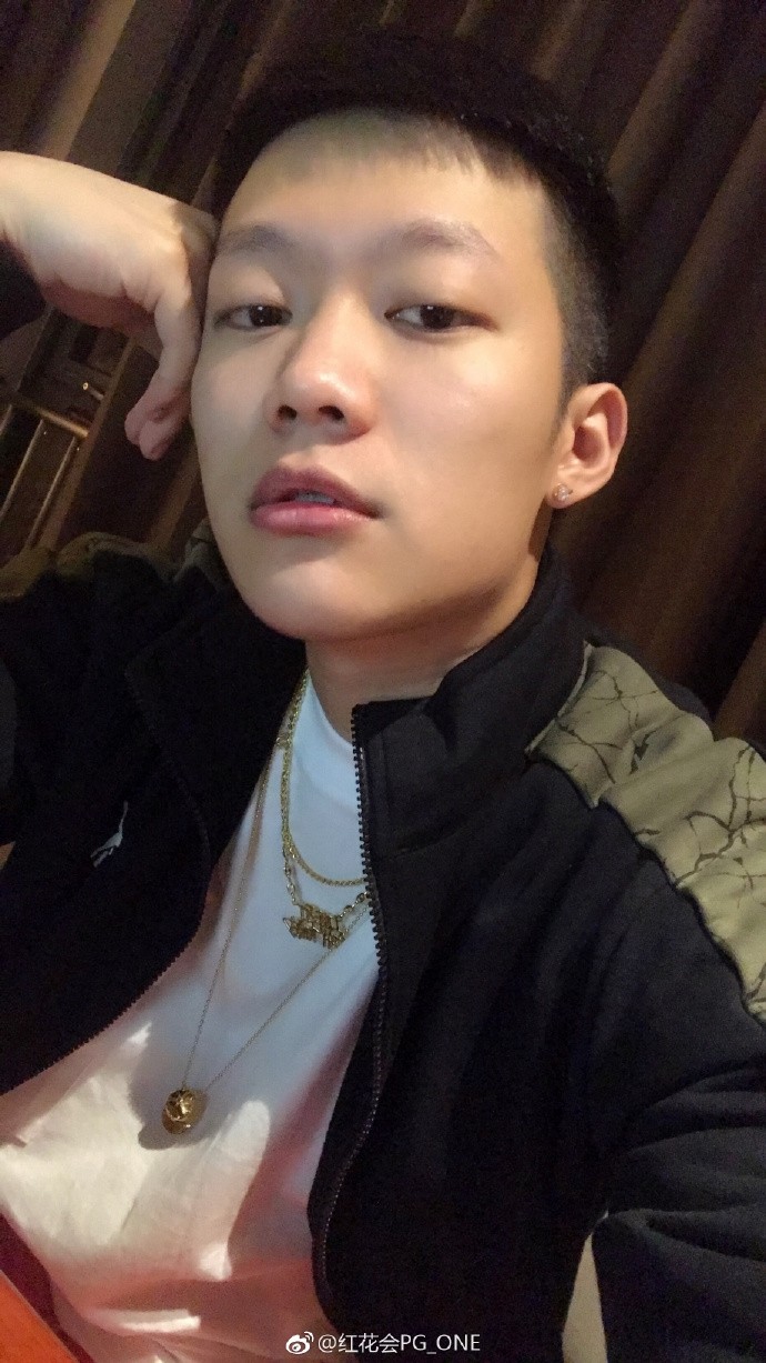 李小璐床上激戰片外洩 暗房纏綿PG ONE - 自由娛樂