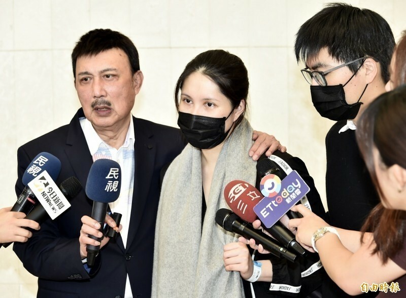 沈嶸表示余苑綺（中）直腸癌復發並非因為遺傳。（資料照，記者陳奕全攝）