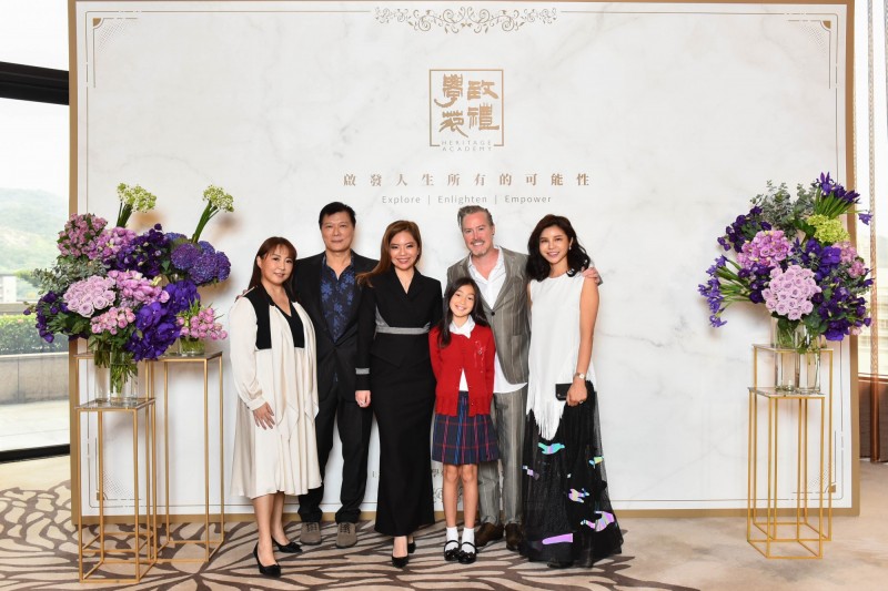 （左起）致禮學苑創辦人：李逸詩 Jessie Lee、作家：蔡詩萍、致禮學苑全球顧問：李思洁 Juana Lee、藝人：夏克立與夏天、致禮學苑創辦人：黃千芬 Bella Huang。（致禮學院提供）