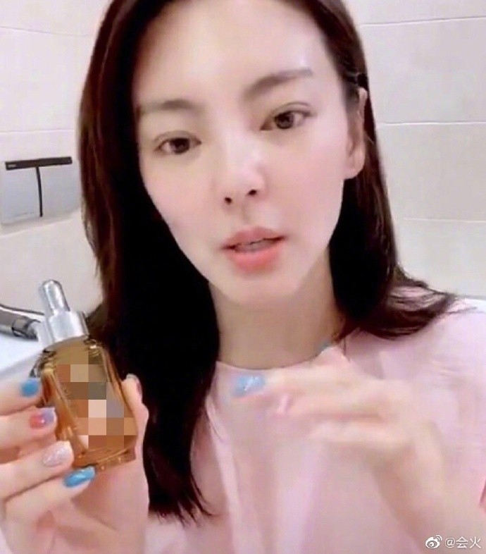 張雨綺被網友發現，五官變得與過去不太一樣。（翻攝自微博）