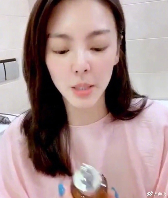 張雨綺被網友發現，五官變得與過去不太一樣。（翻攝自微博）