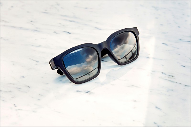 Bose太陽眼鏡耳機，售價6,800元。