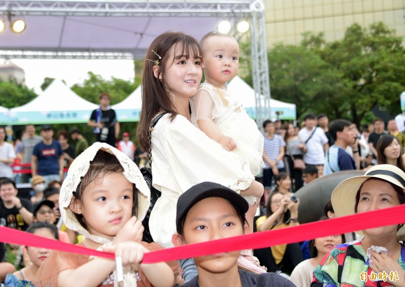 F.I.R.公益音樂會，阿沁妻子花花、女兒花苞、朵朵到場支持。（資料照，記者胡舜翔攝）