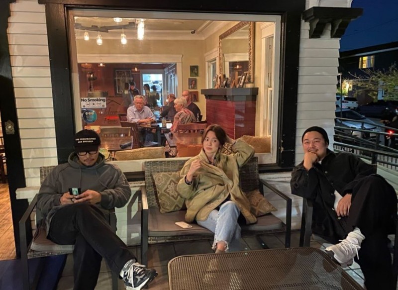 宋慧喬（中）赴美與造型師好友過農曆年。（翻攝自Instagram）