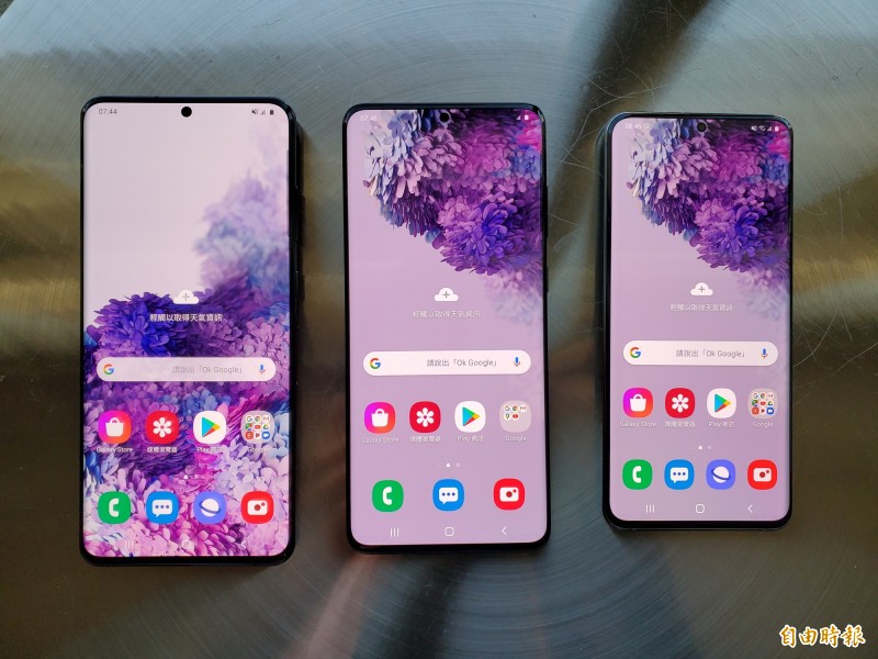 S20系列總共6.2吋S20、6.7吋S20+、6.9吋S20 Ultra三款。（記者吳佩樺攝）
