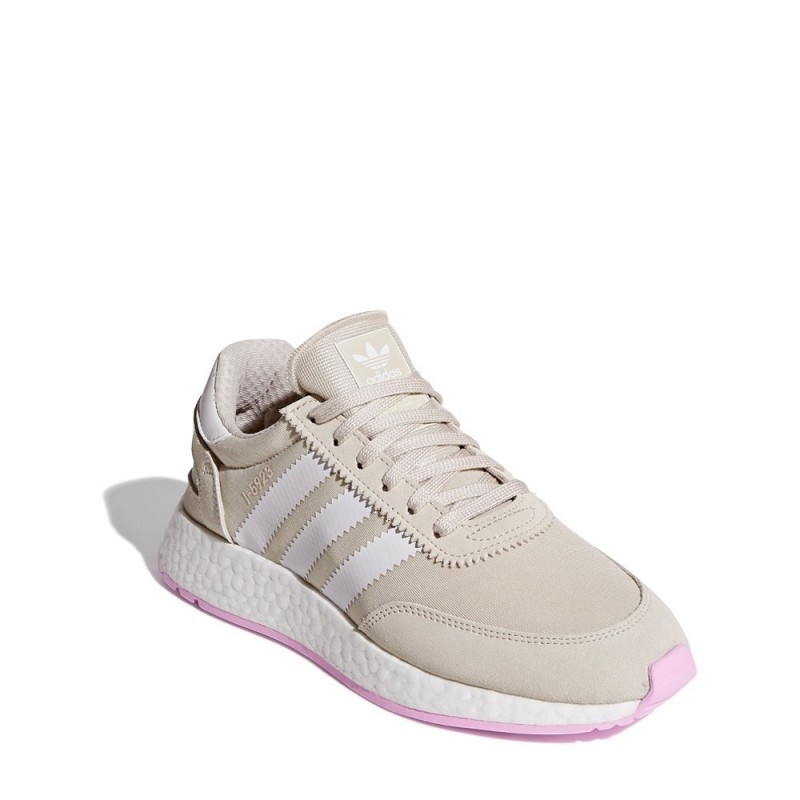 ADIDAS ORIGINALS I-5923經典鞋，原價4,490元，特價1,099元。（新光三越提供）