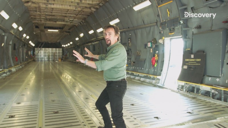 傳奇貨艙大到「可塞進11隻藍鯨，或4800隻駱馬、2500萬顆乒乓球。（Discovery頻道提供）