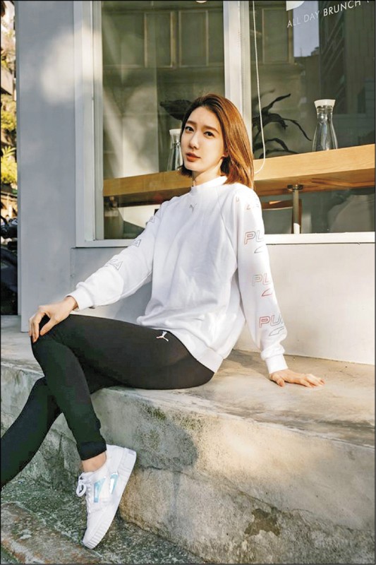 宋米秦抗「疫」鼓勵文：「盡量不要接受負能量，我們可以好好渡過這個難關。」（記者方惠宗翻攝自FB）