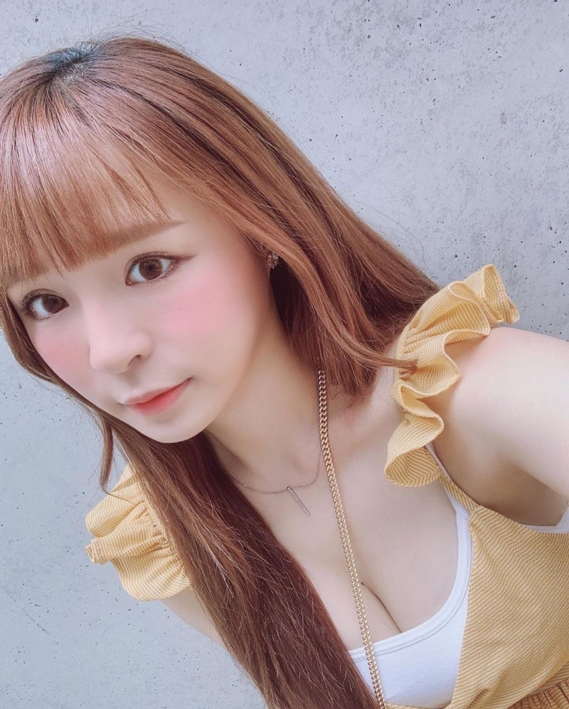 元元擁有甜美外型及火辣身材。（翻攝自IG）