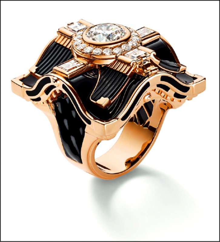 Chaumet TRÉSORS D’AILLEURS系列SAKURA 18K玫瑰金戒指，鑲嵌1顆2.08克拉DVVS1明亮式切割鑽石，約1,200萬元。