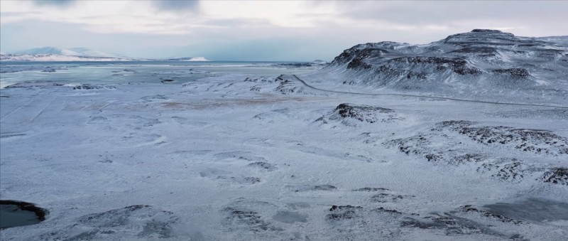 原子邦妮將冰島美景呈現在歌詞版MV中。（滾石提供）