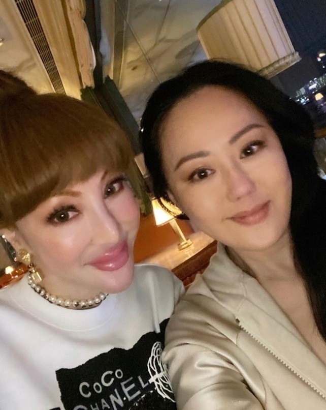薛芷倫（左）曝光章小蕙（右）近況。（翻攝自Instagram）